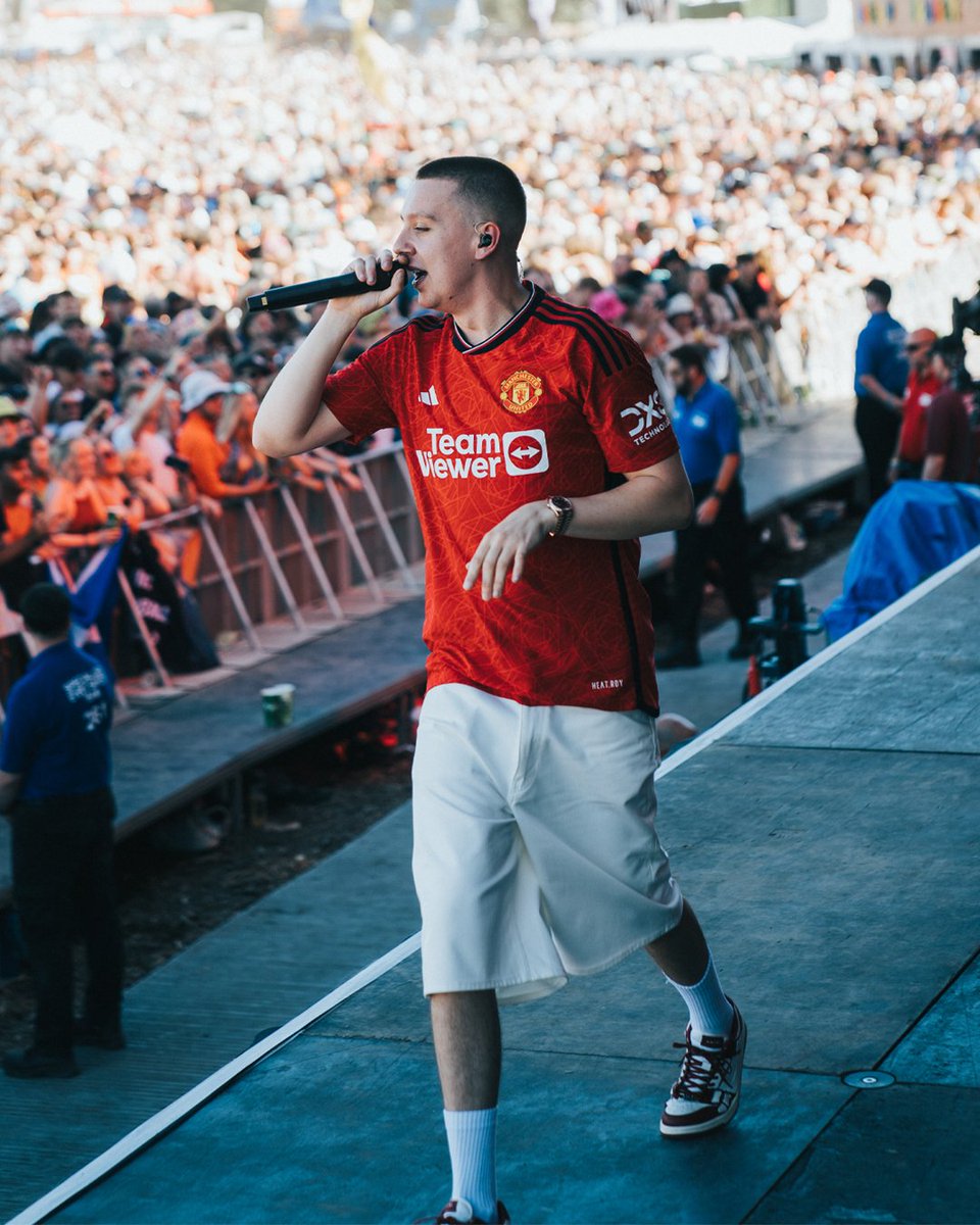 Aitch was rocking an unreleased Manchester United shirt at Glastonbury 👀