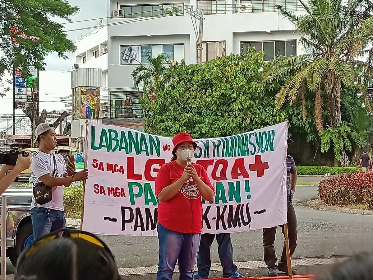 STPbasileo's tweet photo. Ang lugar ng bakla ay sa pakikibaka. 

Mapagpalayang Pride mula sa Southern Tagalog!

#STPride #Lavarn https://t.co/J9HJV52ln9