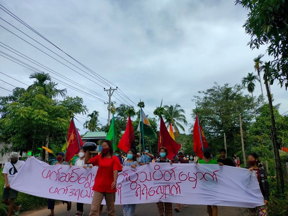 theSparkBurmese's tweet photo. “ဖက်ဆစ်‌ရွေးကောက်ပွဲ သပိတ်မှောက်၊ ဖက်ဒရယ်လမ်းကို ရဲ‌ရဲလျှောက် ” 

ဇွန်လ၊ ၂၅ရက်၊ ၂၀၂၃ခုနှစ်။ 

https://t.co/2Nzue8yBVU

Facebook https://t.co/3VqNkUOsRR
Twitter https://t.co/rbvuIUA2rb
Telegram https://t.co/JoQJBRngdo
YouTube https://t.co/mLzTNxiSdE
#ASECC 
#SIF 
#thesparkburmese https://t.co/JbKL9nSMVN