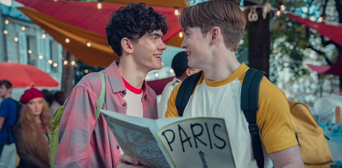 Heartstopper geht ab dem 3. August auf Netflix weiter. Wir können es kaum erwarten, Nick und Charlie auf ihrem Weg zu begleiten. 💞👬 

Die erste Szene der neuen Staffel wurde bereits auf YouTube veröffentlicht. 

Bildquelle: Netflix 

#flirtblue #gay #schwul #bi