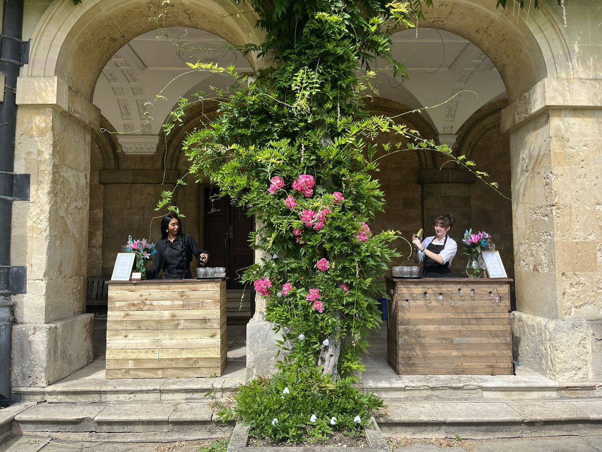 Is there really a taste war going on among younger and older non drinkers?

Last night we ran our bar for the Magdalen College Ball and proved that what people want the most from a non alcoholic drink is something to delight the senses and refresh the palate!
#mocktailbar
