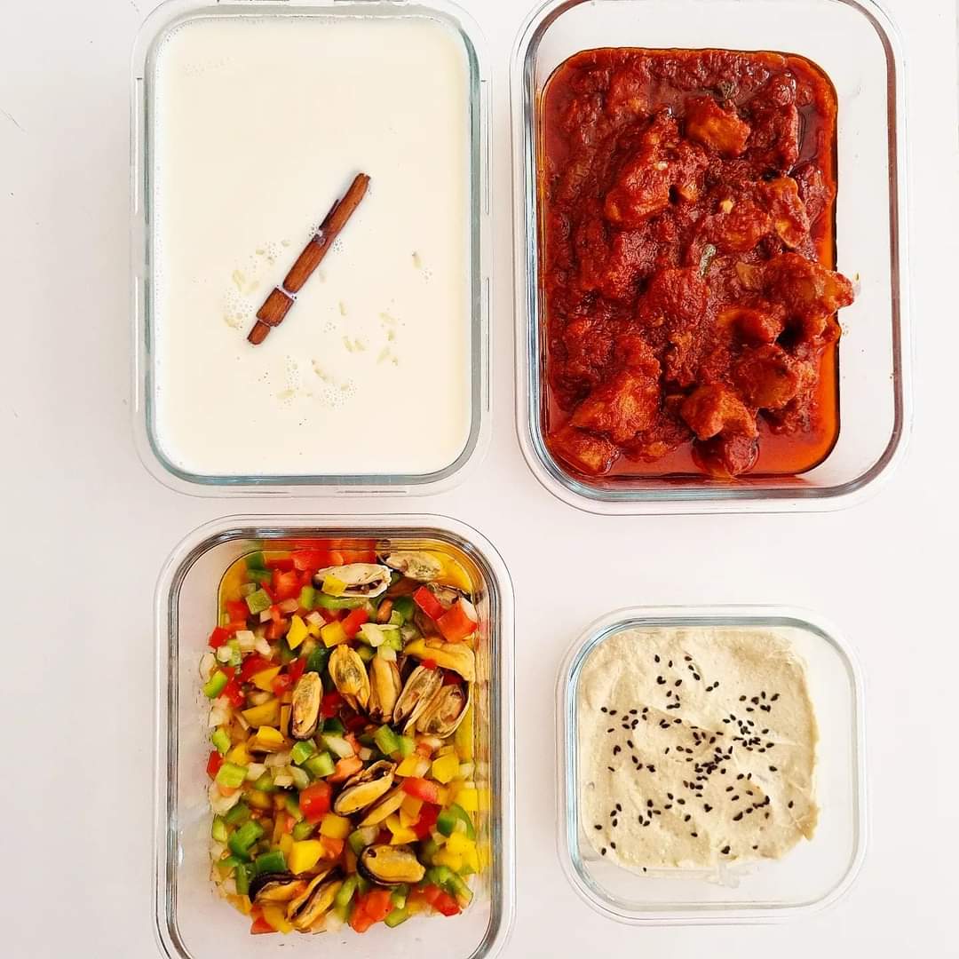 BlogueraCocina's tweet photo. 💛 #LosTápersDisfrutones 💛
Los #taperware más frescos de elaboración que verás hoy 🫣
- Arroz con leche en la #crockpot
- Magro con tomate
- Mejillones a la vinagreta (al micro)
- Dip de berenjena y queso feta (al micro)
Solo como 4 días en casa y no quería morir de calor. https://t.co/bdLw2bO170