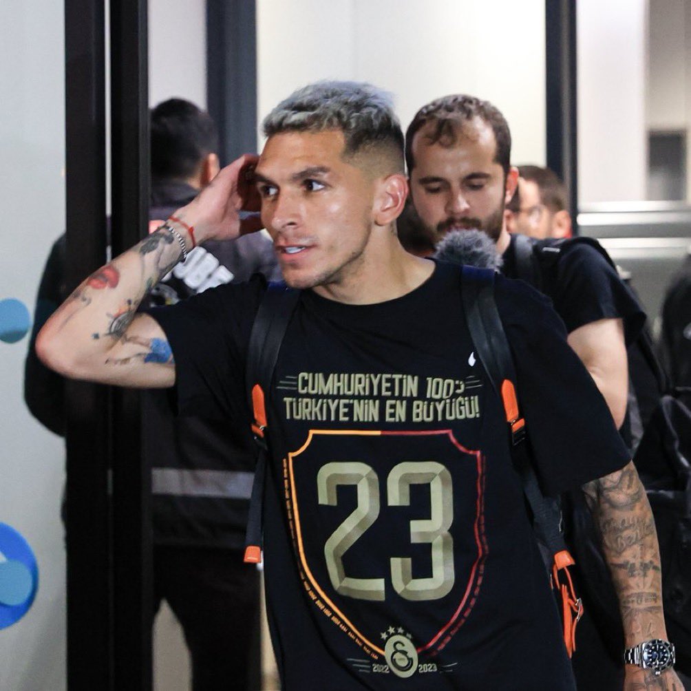 Lucas Torreira'nın menajeri Pablo Bentancur: “Galatasaray, Lucas Torreira'yı satışa çıkarmadı, çünkü o bu yıl inanılmaz bir performans gösterdi ama gelecek hafta tekliflerini dinlemek için Lazio ile resmi bir görüşmem olacak. Şampiyonlar Ligi'nde oynuyorlar ve Lucas her zaman…