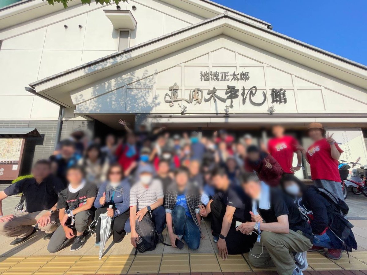 ryokei_res's tweet photo. #EchoUeda から早一週間。事前予報は雨から酷暑へ変わるも当日は爽やかな蒼天☀💙
地元の方々との触れ合い、皆の充足した笑顔が物語る善戦、そして夜は大宴会、この上ないアノマリー体験でした😊
最後に上田RESを牽引した若き @takutakugomi さんに惜しみない拍手を👏
さあ #こうべいこうべ  #ingress https://t.co/KeimoY4W1h