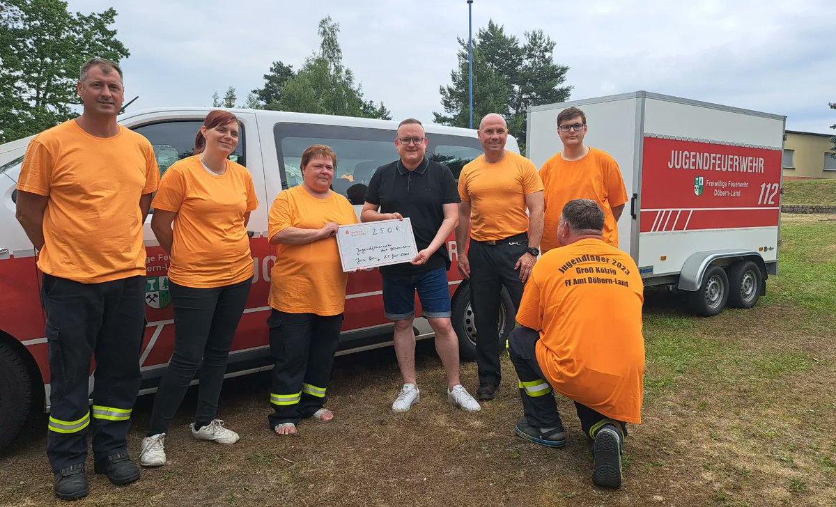 Müde aber überglückliche Kinderaugen 🥰

Mit einem Abschlussappell geht das gemeinsame Wochenende zu Ende 👩‍🚒👨‍🚒🚒🍀.

Zur Verabschiedung schaute das MdL CDU Fraktion Brandenburg Julian Brüning vorbei und brachte 250€ 💶 zum Bezahlen der offenen Rechnungen mit 🤝 Vielen Dank!