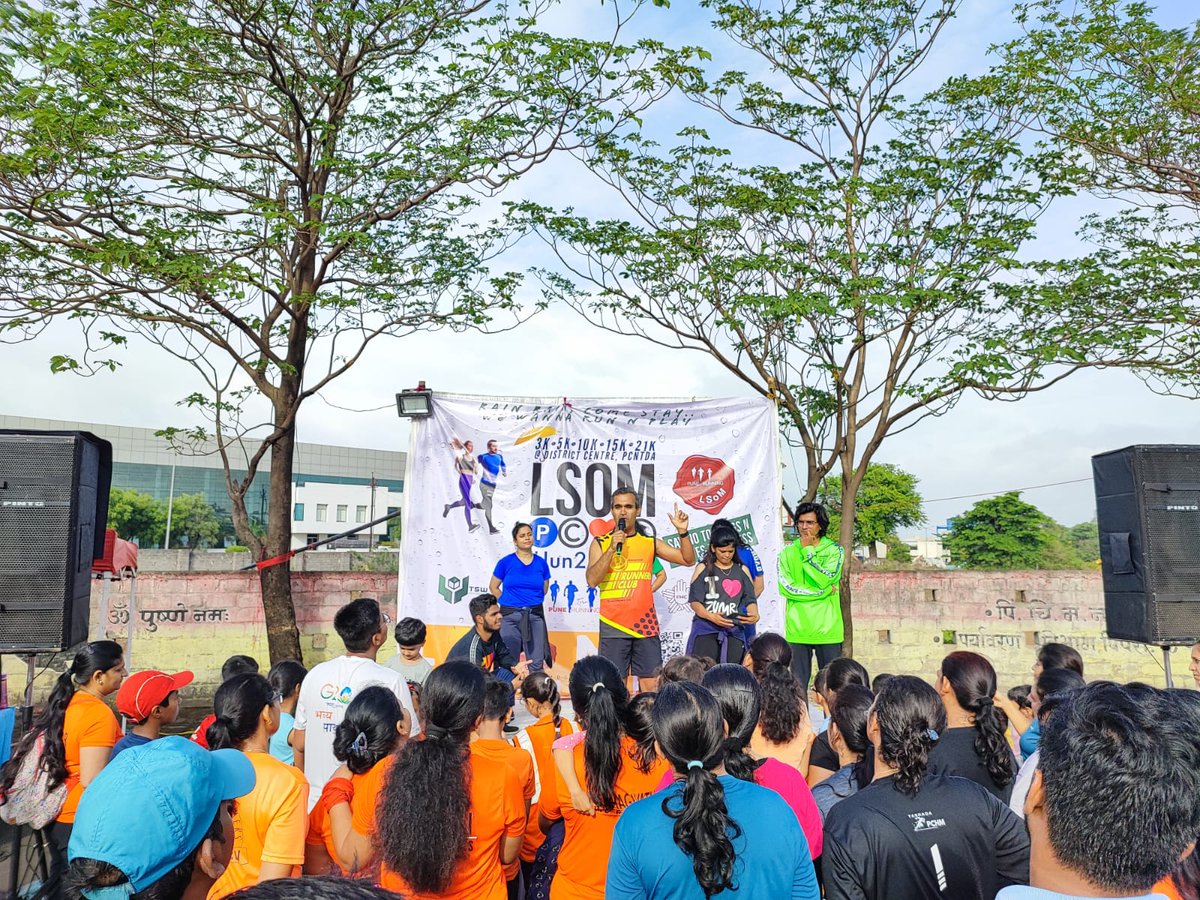 phhmarathon's tweet photo. Today promotion at LSOM managed by PCMC runners. Great to see runners excited about the Hill Marathon. https://t.co/nt0hDv63yY