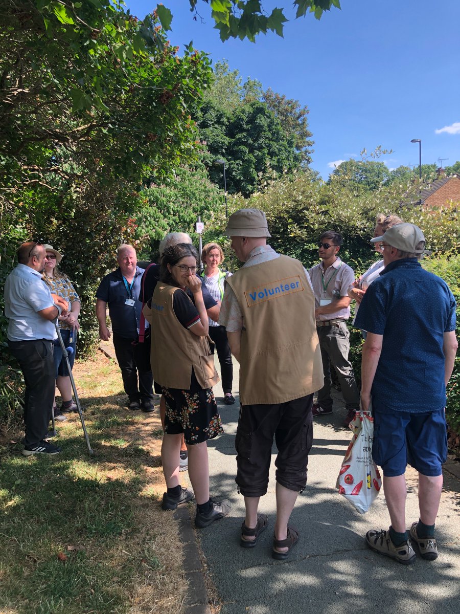 All hands on deck this week caring for Brookmill Park ahead of @LondonInBloomUK judging with Russell Stevens of Kensington Gardens. Volunteer team and @GlendaleLew out in force. Fingers crossed!