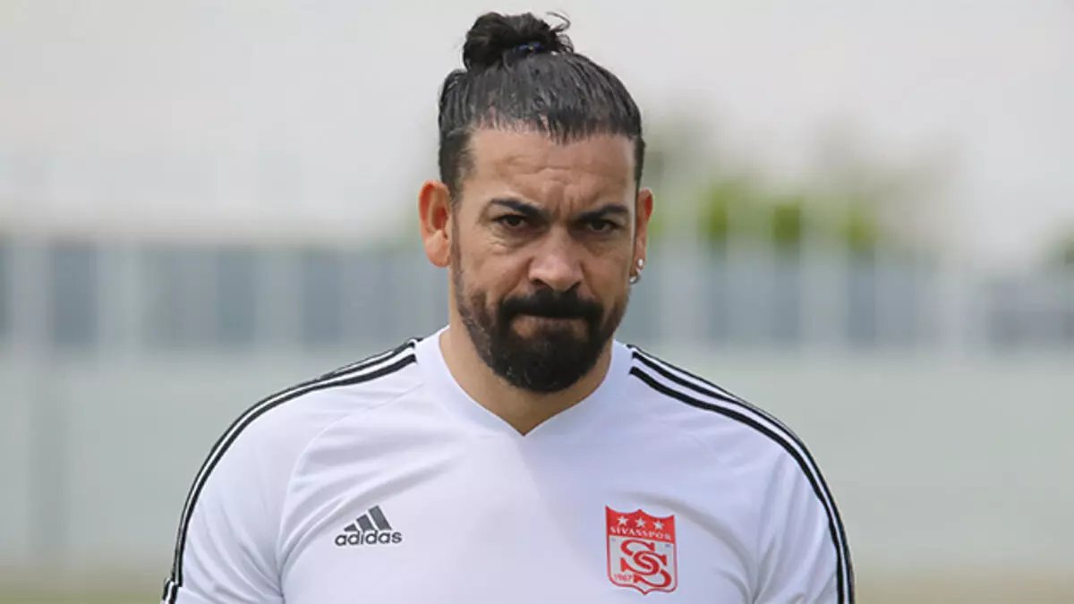 Sivasspor, Teknik Direktör Servet Çetin ile anlaşmaya vardı. 

(📎 <a href="/yagosabuncuoglu/">Yağız Sabuncuoğlu</a>)