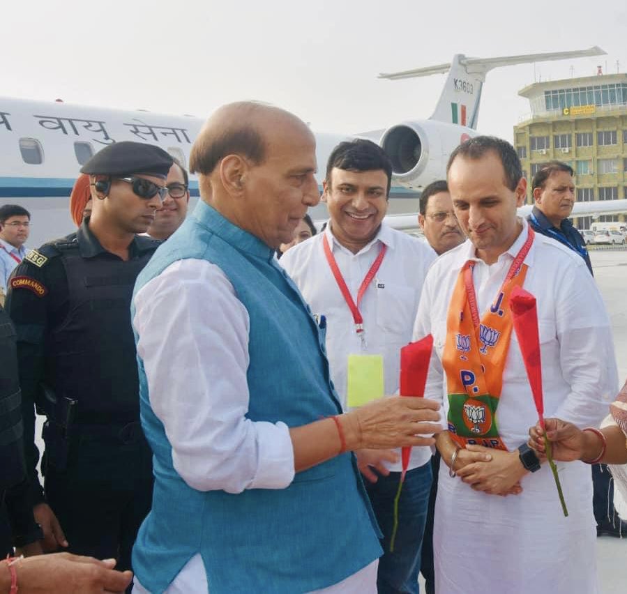 Maheshinder Singh Sidhu (@maheshsidhubjp) on Twitter photo Welcomed our Defence Minister <a href="/rajnathsingh/">Rajnath Singh</a> upon his arrival in #chandigarh for #MahaJanSamparkAbhiyan of <a href="/BJP4India/">BJP</a> on the successful completion of #9YearsOfModiGovernment.
<a href="/BJP4Chandigarh/">BJP Chandigarh</a>
<a href="/KirronKherBJP/">Kirron Kher</a>
<a href="/arunsoodbjp/">Arun Sood</a>
<a href="/SanjayTandonBJP/">Sanjay Tandon 🇮🇳</a>
<a href="/SatyaPalJain/">Satya Pal Jain</a>
<a href="/manthriji/">Manthri Srinivasulu</a> Welcomed our Defence Minister <a href="/rajnathsingh/">Rajnath Singh</a> upon his arrival in #chandigarh for #MahaJanSamparkAbhiyan of <a href="/BJP4India/">BJP</a> on the successful completion of #9YearsOfModiGovernment.
<a href="/BJP4Chandigarh/">BJP Chandigarh</a>
<a href="/KirronKherBJP/">Kirron Kher</a>
<a href="/arunsoodbjp/">Arun Sood</a>
<a href="/SanjayTandonBJP/">Sanjay Tandon 🇮🇳</a>
<a href="/SatyaPalJain/">Satya Pal Jain</a>
<a href="/manthriji/">Manthri Srinivasulu</a>