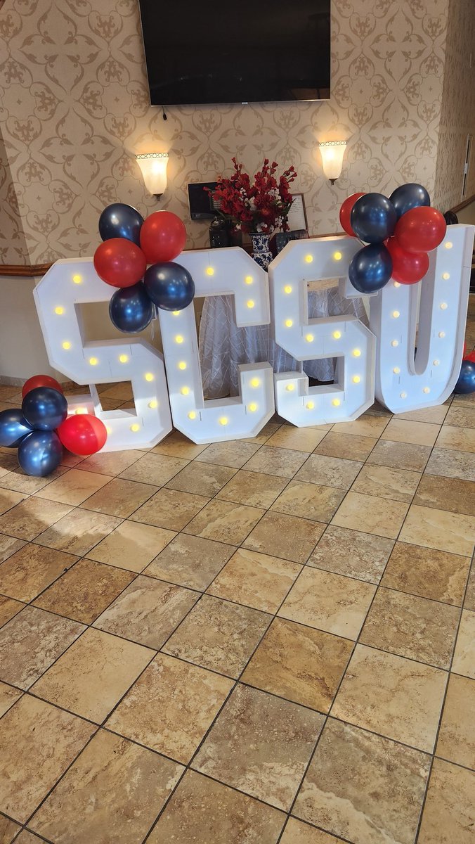 krose5415's tweet photo. @KeshiaMCampbell @SCSTATE1896 Supporting the cause to support SCSU students. A night to remember. https://t.co/sB3cPlD0St