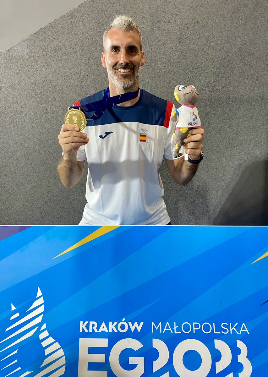 Cuando inviertes tanto tiempo en algo y consigues un éxito, debes sentirte afortunado. 
Cuando lo haces rodeado de gente a la que quieres y con la que disfrutas compartiendo ese tiempo y una misma pasión, eres un privilegiado.
Muchas gracias EQUIPO, increíble lo que hemos vivido.