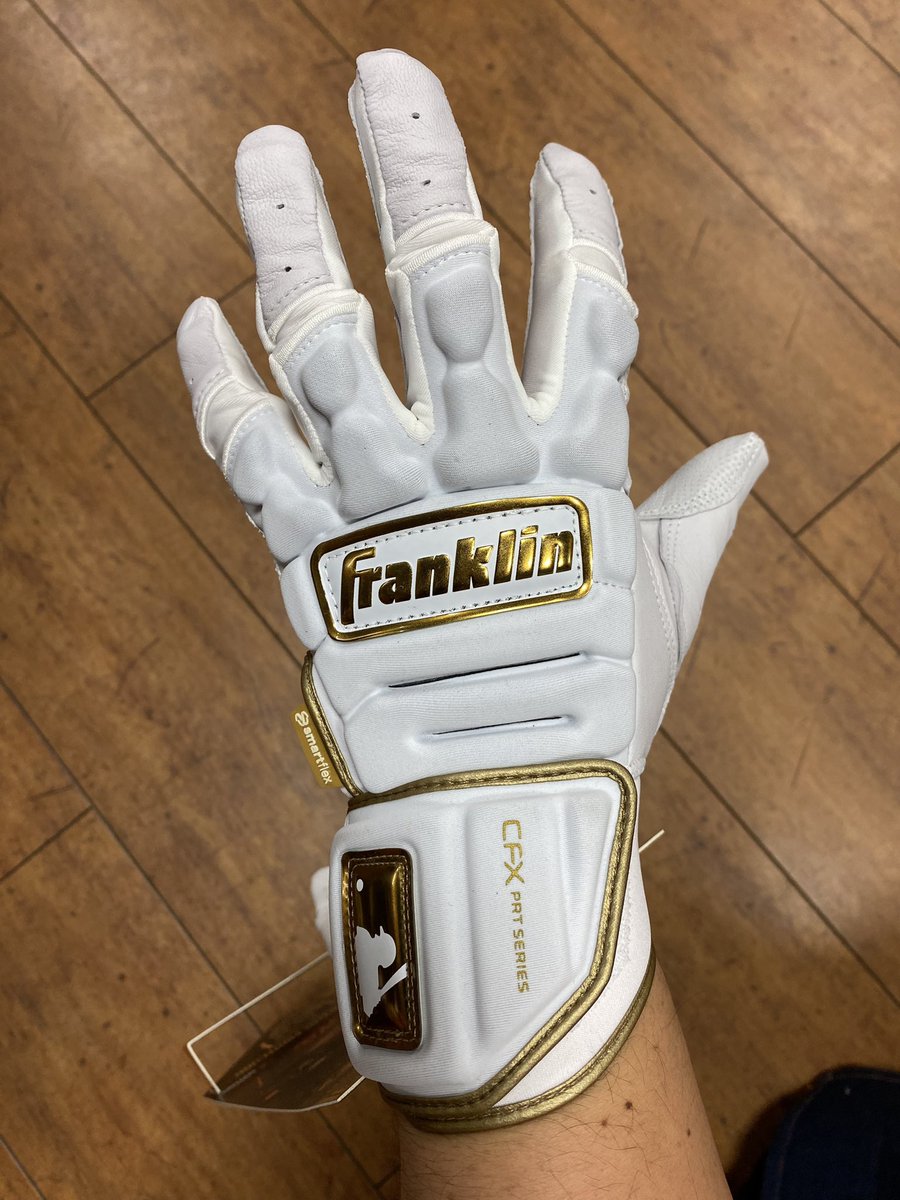 bpasahi_'s tweet photo. ⚾️おすすめ商品紹介⚾️
📍バッティング手袋
【メーカー】Franklin
【品番】
・20440F4
・20681F1
【金額】¥10,780(税込)
#アサヒスポーツ
#鶴ヶ峰
#野球
#Franklin
#フランクリン
#バッティング手袋
#メジャーリーガー
#POWERSTRAP
#パワーストラップ
#CFX https://t.co/HkYSOQlhDF