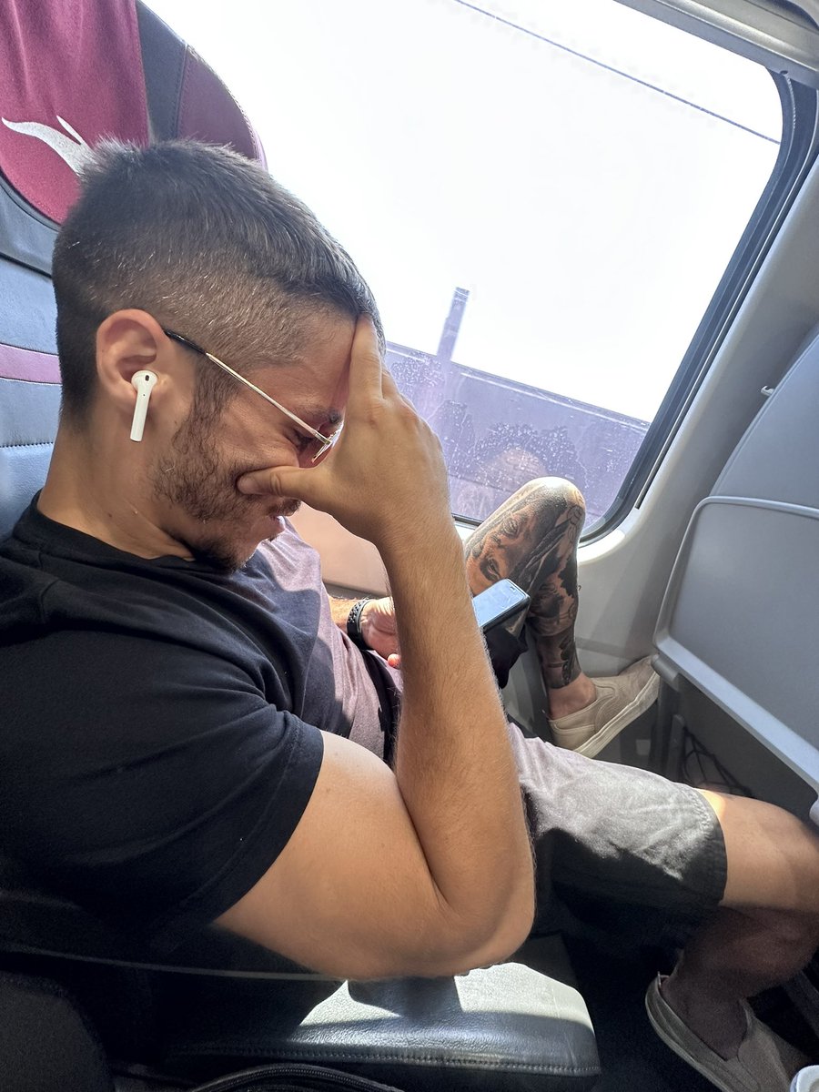 lerianaa's tweet photo. Un’ora e mezza di viaggio e sta messo così.. 🤷🏻‍♀️ https://t.co/ZfyVF2xEg3