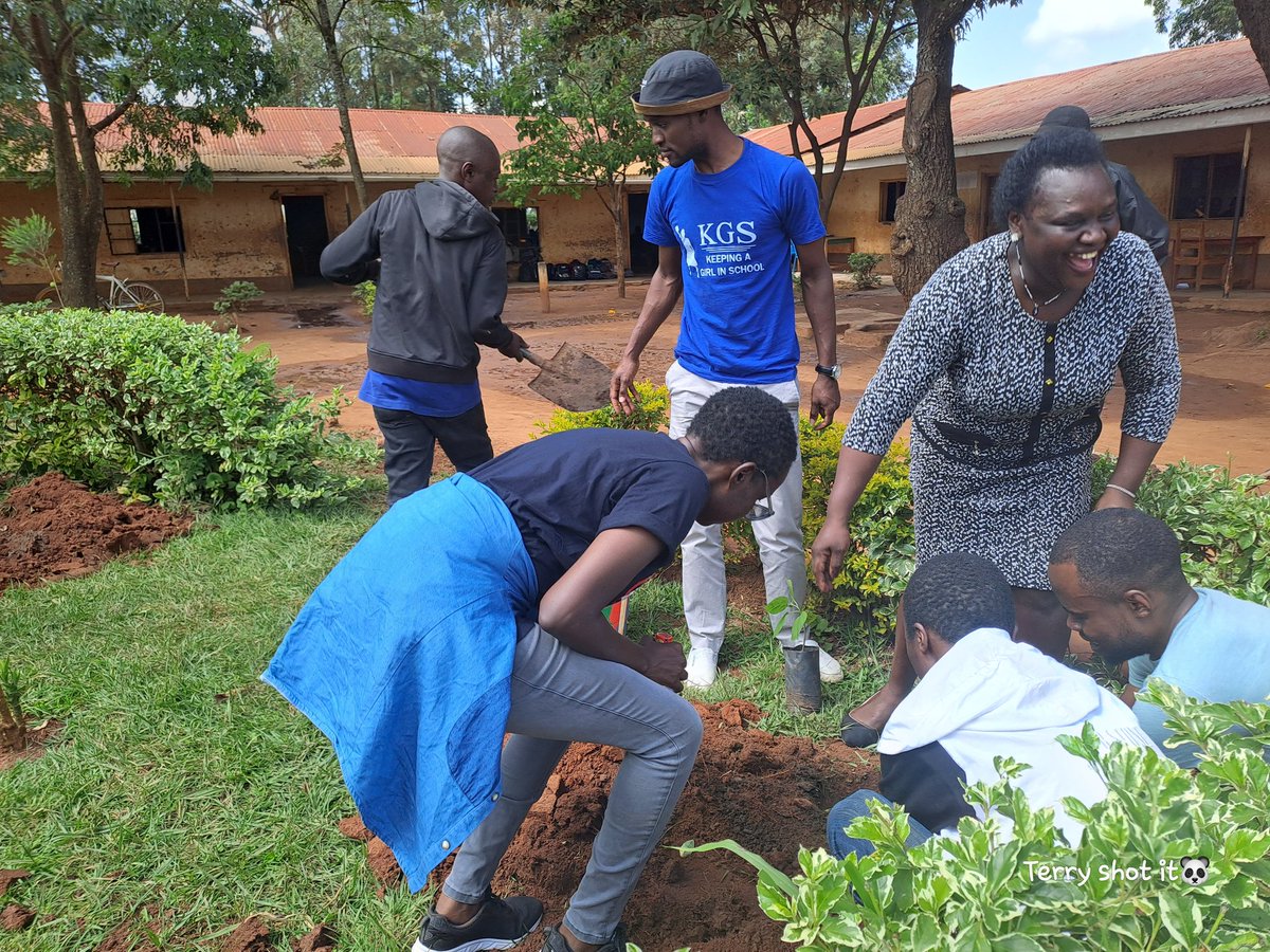 Planting 2000 trees in Kiminini Khoi Khoi farm, Kitale County together with Leos from the District.

Activity Sponsored by Lions Club of Nairobi Karen. 

#Environment #WeServe #LoudandProudleos