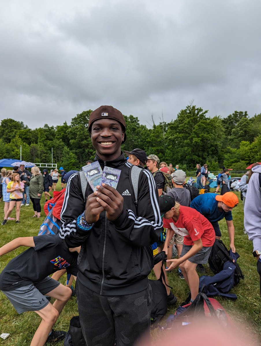 Lucky student @stmikeswdstk who won $20 during the inter tribal dance @OfficialCottfn Antler River Children's Pow Wow on Friday. Such a great event! @LDCSB