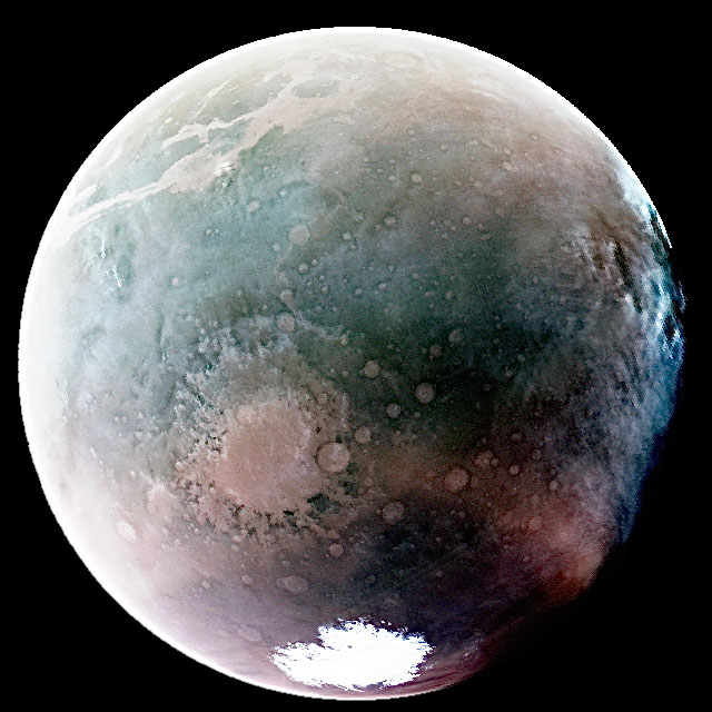 EricLagadec's tweet photo. Mars en ultraviolets par la sonde MAVEN de la NASA. Admirez la glace au pôle sudet les différentes structures geologiques https://t.co/1KTA8Yfjw4
