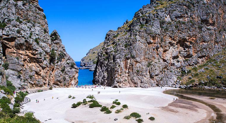 AutosVima's tweet photo. Explore the stunning Torrent de Pareis! Experience an exciting adventure.
#torrentdepareis #mallorca #sea #beach #vimarentacar
https://t.co/DIVKS34SHT https://t.co/UuwE96Slod