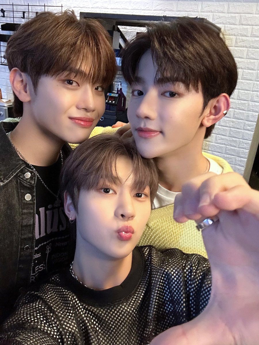 taevraeh's tweet photo. ️️ ️️
        ️️𝗭𝗘𝗥𝗢𝗕𝗔𝗦𝗘𝗢𝗡𝗘 'Back to ZEROBASE' Film with Zhanghao hyung and Matthew
️️️️ ️️️️ ️️ https://t.co/YlEzC4zQsA