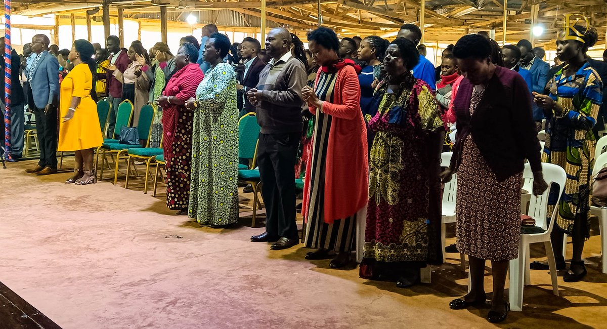 kl_dickson's tweet photo. He wraps himself in light, And darkness has to hide, and trembles at His voice. 
How great is our God! 

#PraiseandWorship
#CFCFortPortal
#SundayServiceUpdates
#YearOfGodsGoodness https://t.co/KbVu1KxNQ7