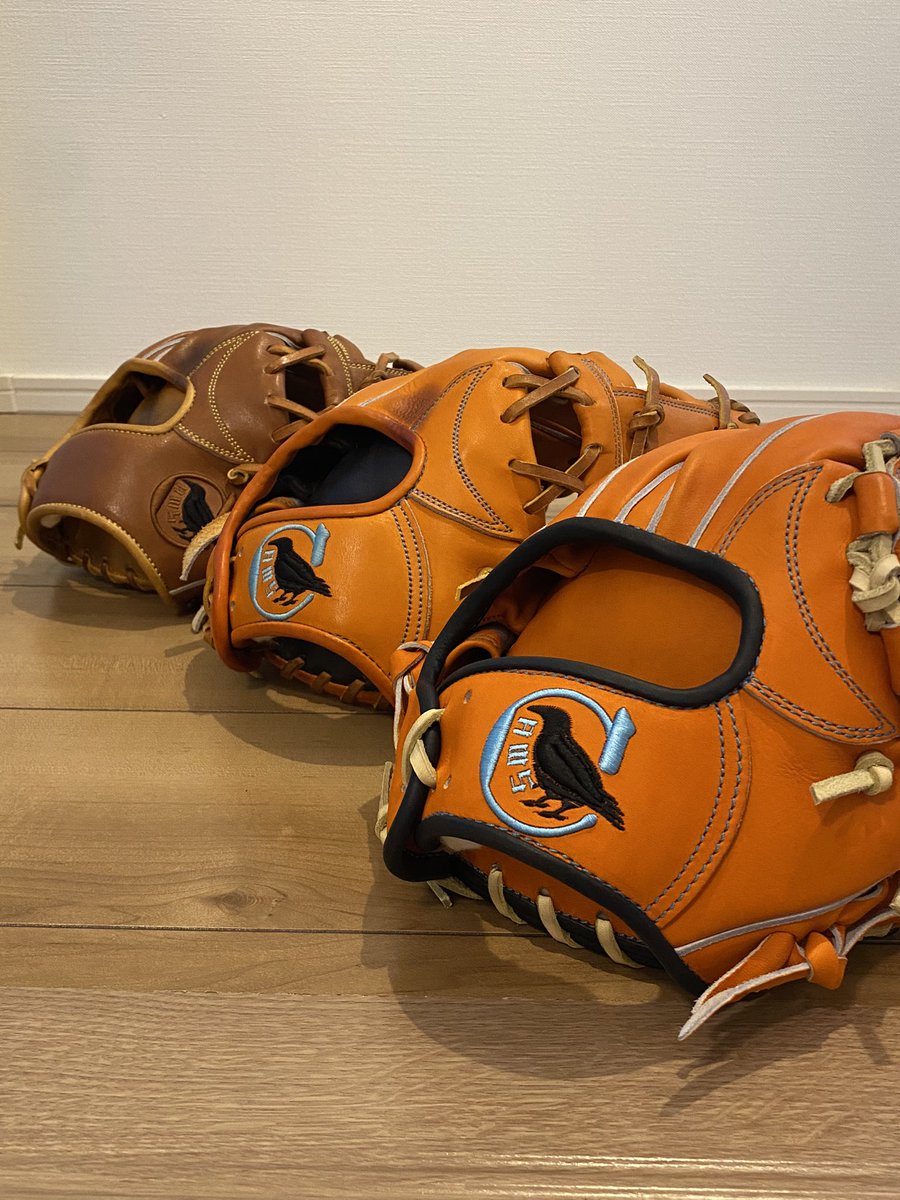 uzinohara's tweet image. 三兄弟になりました。

#グラブ
#CAWS