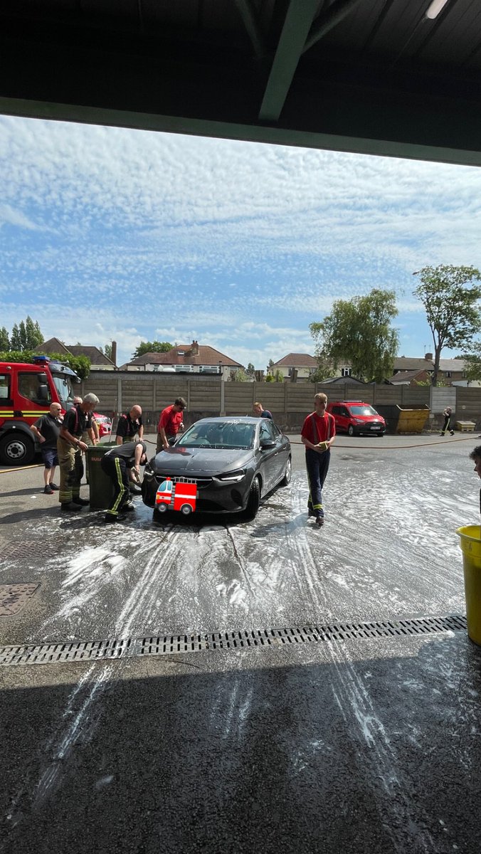 Suns out and it’s good vibes all round, don’t forget car wash today till 3pm 🧼☀️@WMFSFallingsP @WMFSWolvesfire @firefighters999 @WestMidsFire