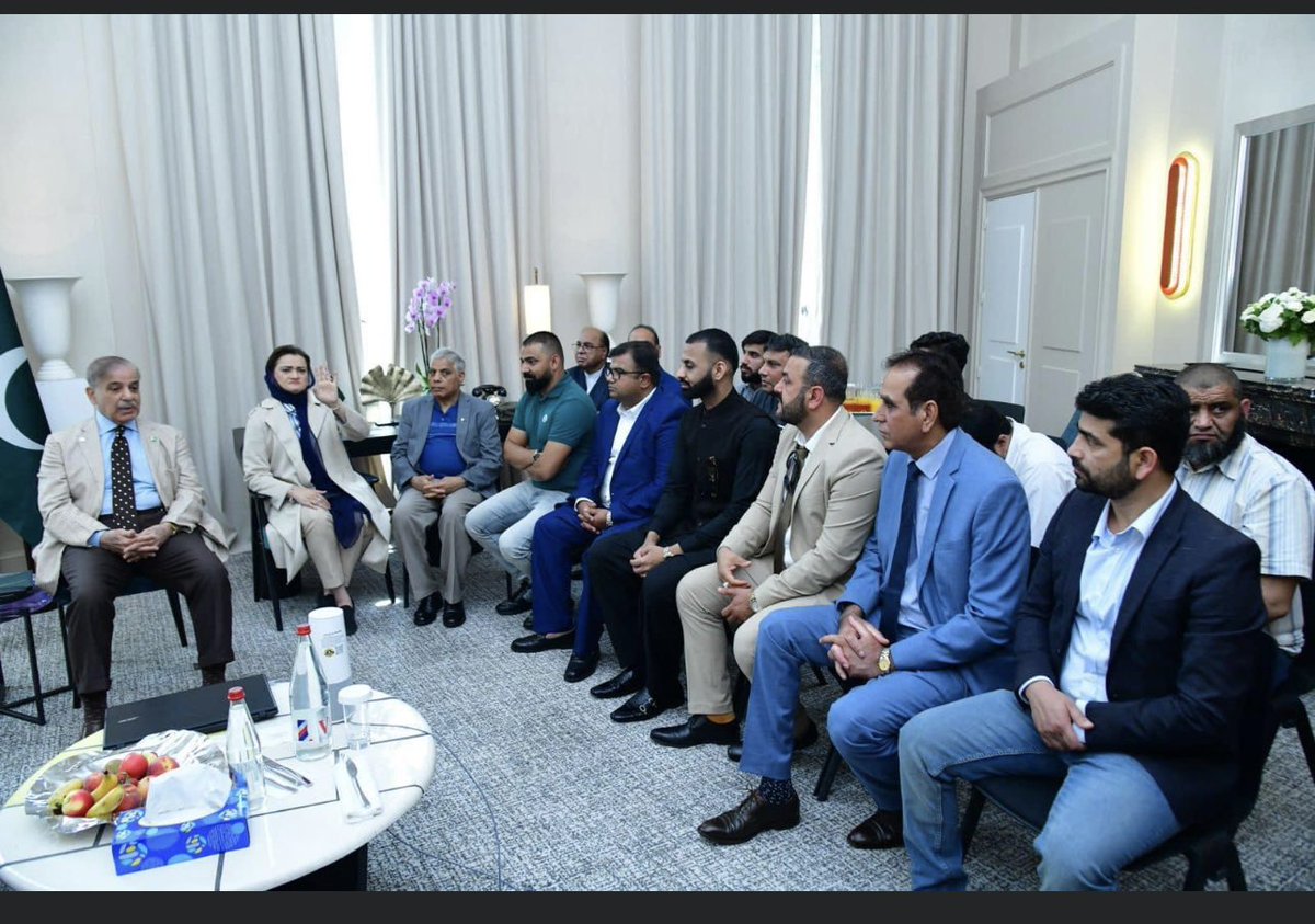 imtiazalidar's tweet photo. Shahbaz e pakistan main shahbaz sab in paris france https://t.co/PpBQKC1w9I