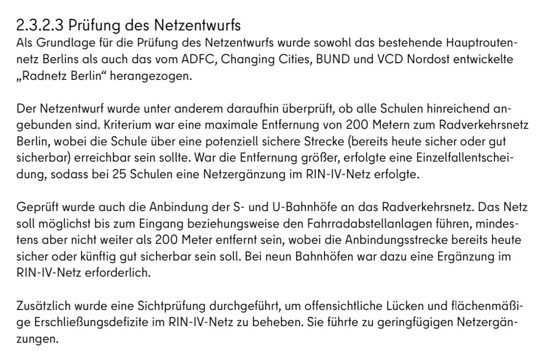 In 12/2021 hat der damalige Senat das #Radverkehrsnetz Berlin nach #Mobilitätsgesetz entwickelt -für eine sichere Radinfrastruktur überall. Nun gilt es,dieses Netz auf die Straße zu bringen!Das aber gefährdet die Verkehrssenatorin mit ihrem #Radwegestopp.

berlin.de/sen/uvk/mobili…