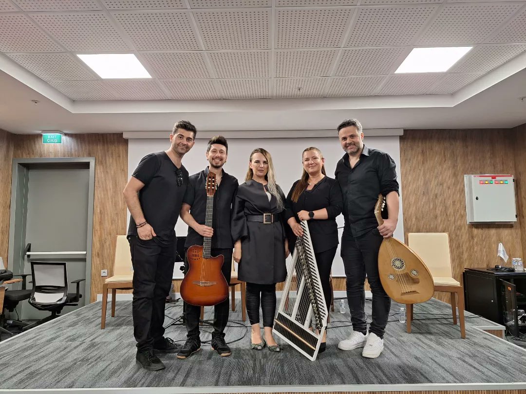 oncuyonetici's tweet image. #ISPC2023 Konferansı müzik grubu