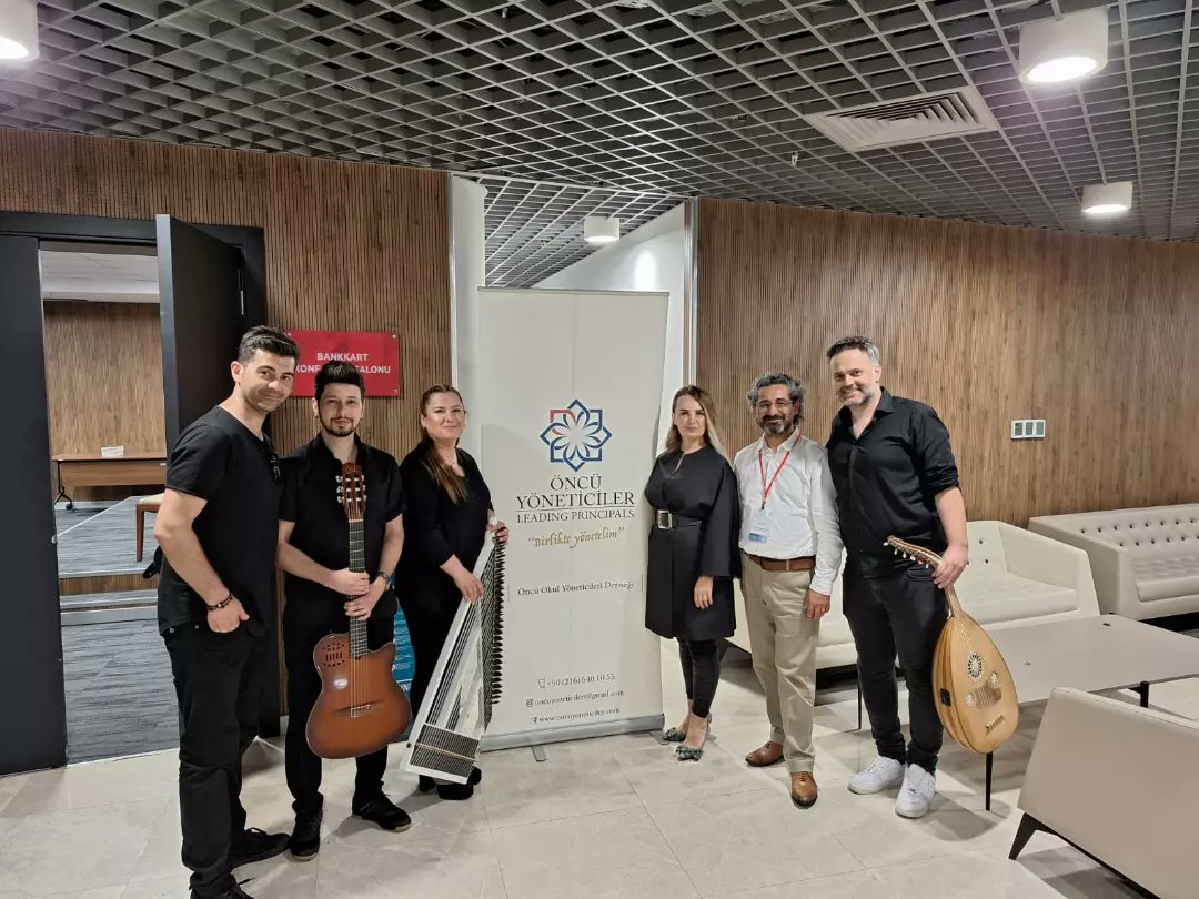 oncuyonetici's tweet image. #ISPC2023 Konferansı müzik grubu