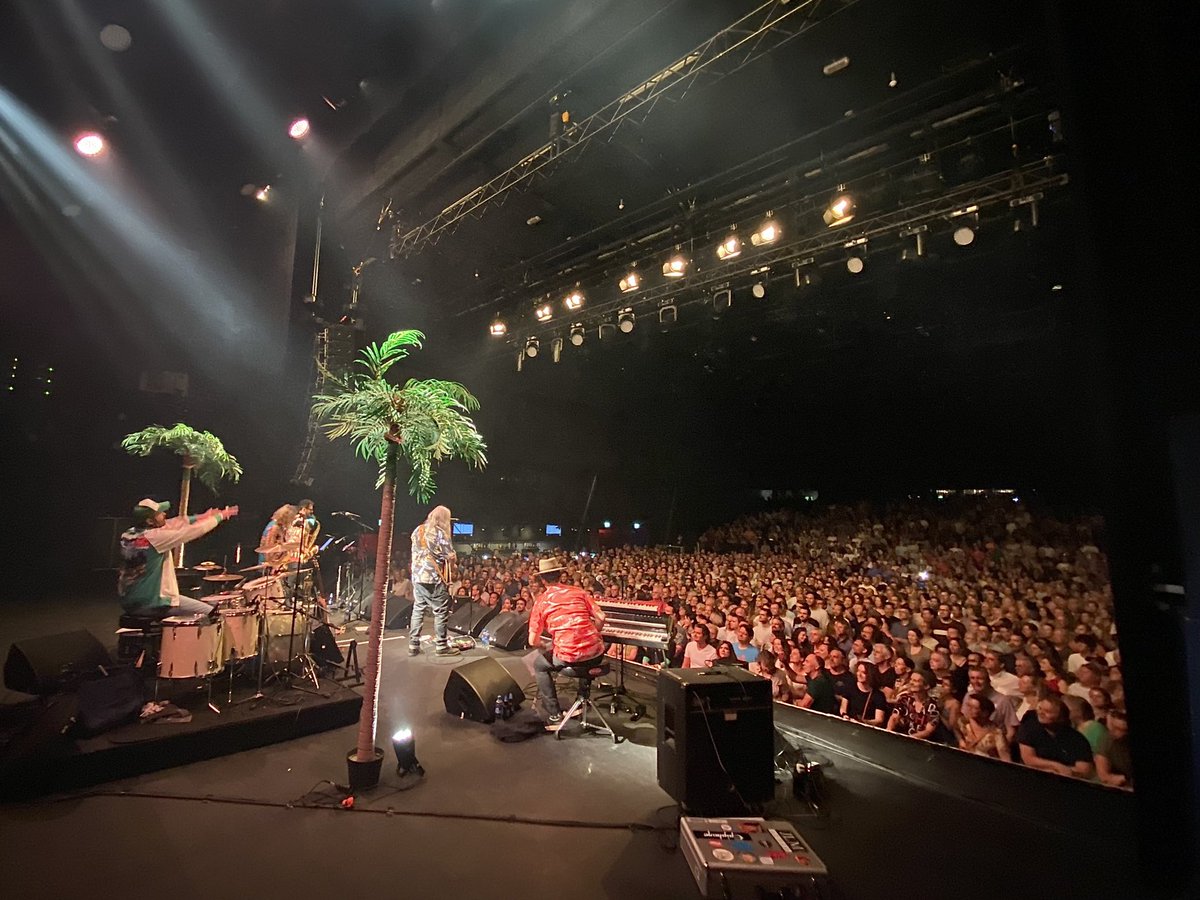 RandyPlatts's tweet image. 🇳🇱 That’s a wrap. Sunshine, smiles and pure joy after a sell-out tour this week in The Netherlands with Young Gun Silver Fox ❤️ Back home now to my ladies ❤️

📸 @ritakuenen_fotografie