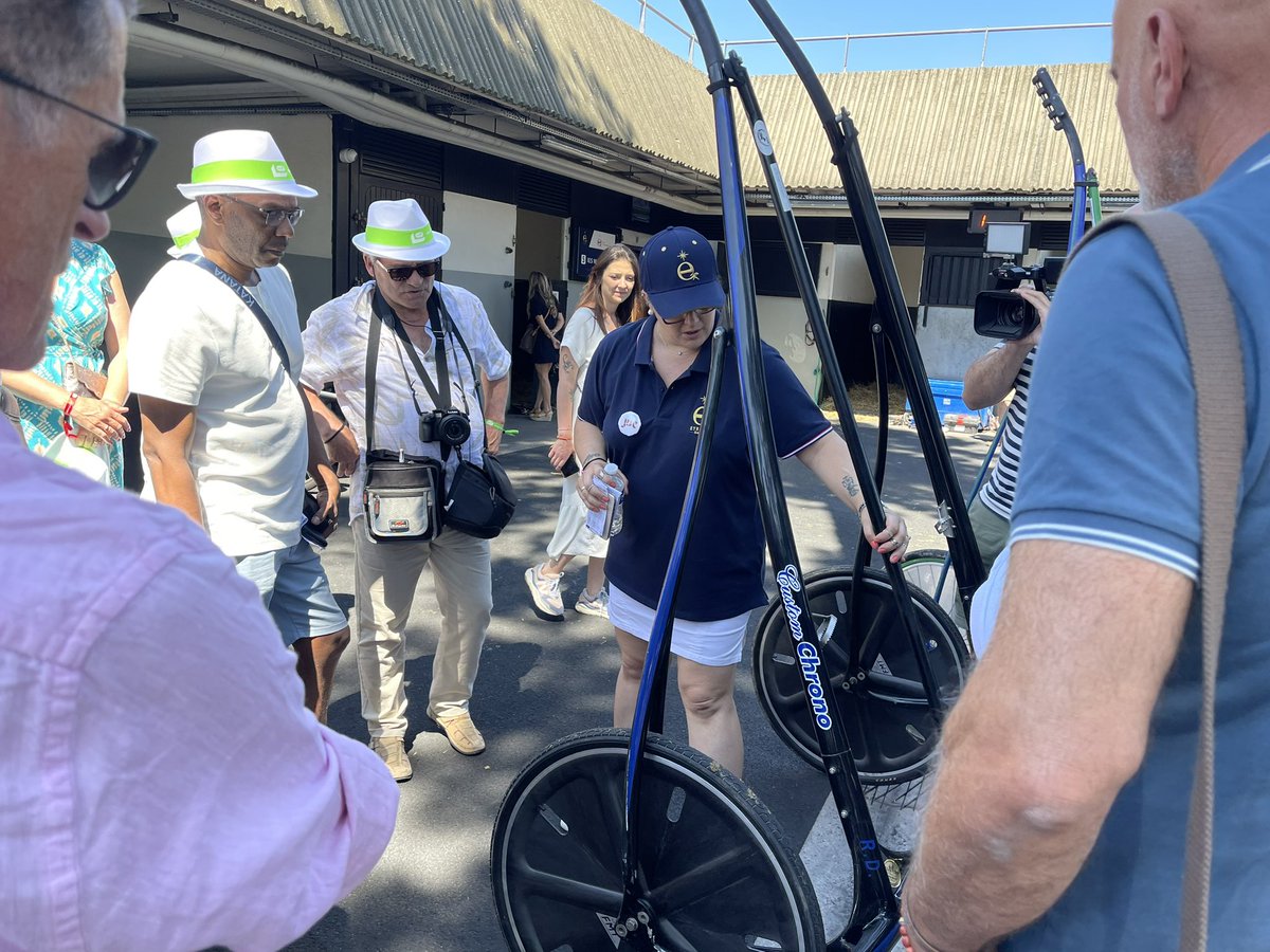 pmu's tweet photo. 5e journée Grands Gagnants @pmu @Vincennes_Hippo : visite des écuries et découverte de tous les métiers qui font les courses au quotidien. Merci aux socioprofessionnels @letrot pour leur accueil et leur gentillesse ainsi qu’au #GTHP pour les explications @PMU_Hippique https://t.co/LtUglPuEsH