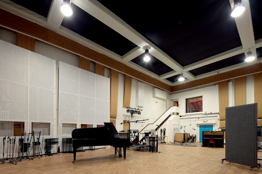 ThielBruno's tweet photo. Etre à Londres et ne pas passer par le studio Abbey Road serait un véritable crime de lèse majesté, non ? https://t.co/UUHJVxvKNt