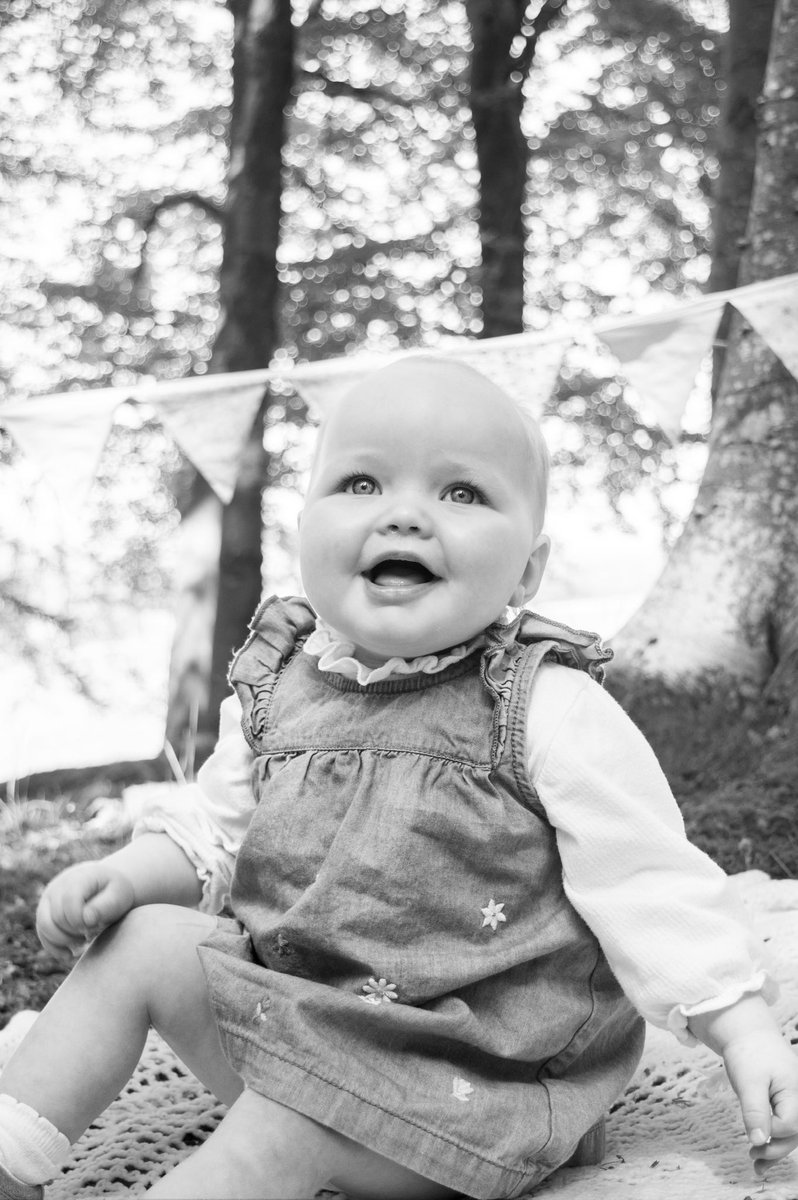 robynsboudoir's tweet photo. ONE 🤍🍰
#cakesmashphotography #turningone #babygirl #photooftheday #outdoorphotoshoot #lifestylephotography #blackandwhite https://t.co/cUFxCVWptB