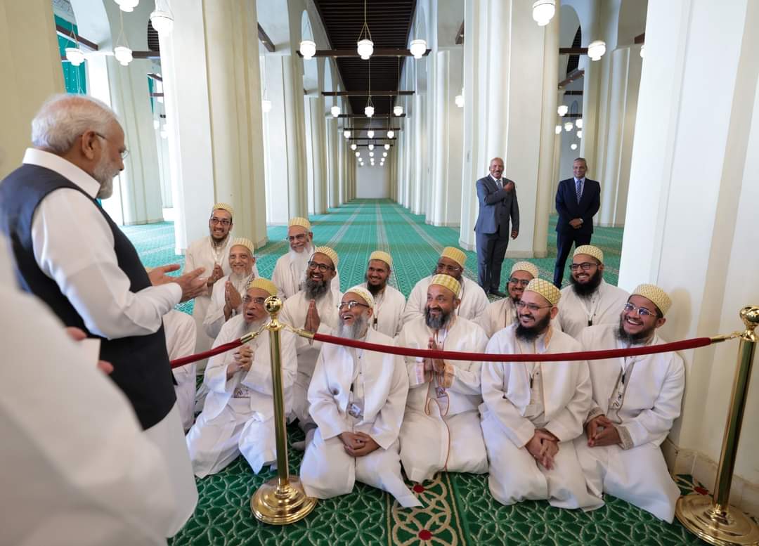 indrajeetmaximo's tweet photo. PM @narendramodi visited the historic Al-Hakim Mosque in Cairo, currently maintained by the Indian Bohra community.

Interacting with community leaders, PM praised the strong people to people ties between India and Egypt.

#ModiInCairo #ModiEgyptStateVisit https://t.co/8wWUyK4IaR