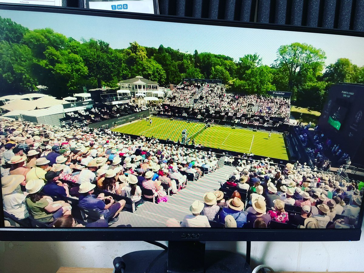 Centre court looking resplendent at @badhomburgopen this week, and I’m looking forward to more commentary very shortly as Alize Cornet faces Martina Trevisan. 🎙️ 🎾