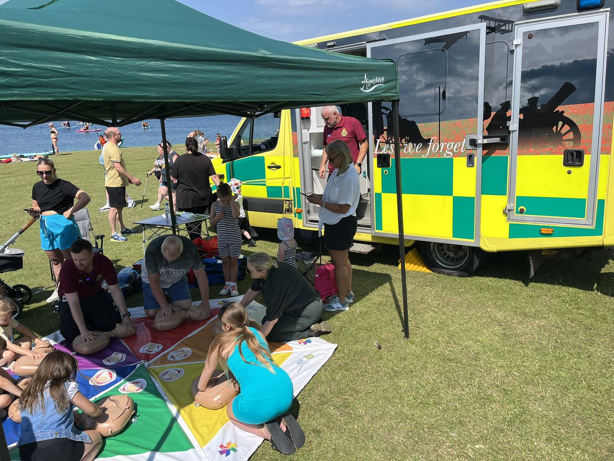@YorksAmbulance @YASCFR @YorkshireHart @syptweet @SYFR at Rother valley emergency services day teaching people CPR 🚒🚓🚑