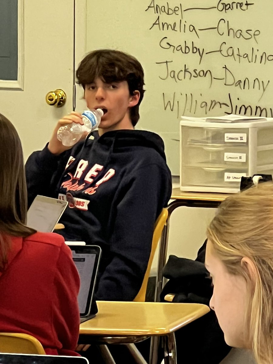 playboi_lif3's tweet photo. My friend is single guys. Hit him up. His name is chase and looking for a fun time. A nice boy and likes long walks on the beach. He plays golf and is going to Clemson. He’s 18 #girl #SingleAndMingle #ladies #latinas18 #Clemson #plus18 https://t.co/1jTA2HFnNv