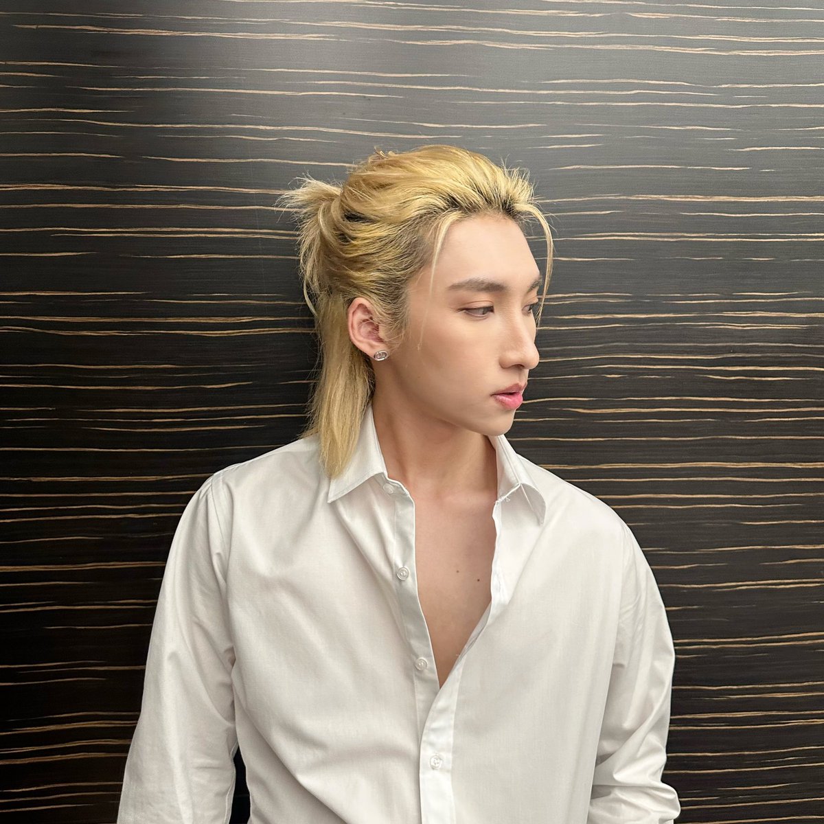 Noeul_lee6's tweet photo. You can’t choose your father. But you can choose your daddy.😘 #BoNoh #MagentaBoy #Noeulnuttarat https://t.co/Uu0rFj94v8