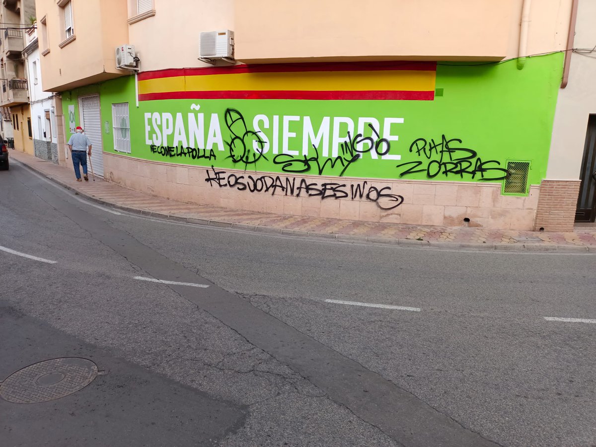❗️ Así ha amanecido hoy nuestra sede en Náquera, donde tenemos a nuestro primer alcalde en la Comunidad Valenciana.

La izquierda intolerante y sectaria es incapaz de respetar el mandato de las urnas, la democracia.

Mientras otros vomitan odio seguiremos trabajando para mejorar
