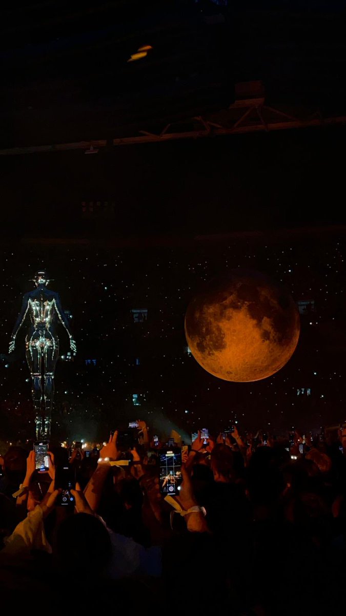 fafy100's tweet photo. The weeknd > https://t.co/sbxzfmgfxx