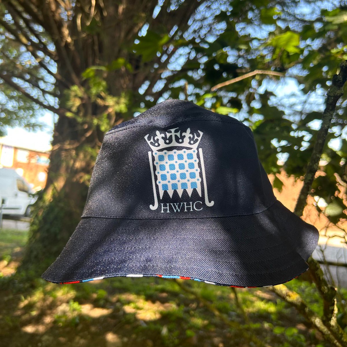 Its Bucket Hat Season ☀️😎

We created these reversible bucket hats for Hampstead & Westminster Hockey Club.

Swipe to see the other way, mood dependant 😉👀

#hwhc #buckethats #teamsport #hockey #sports #hawkinsport