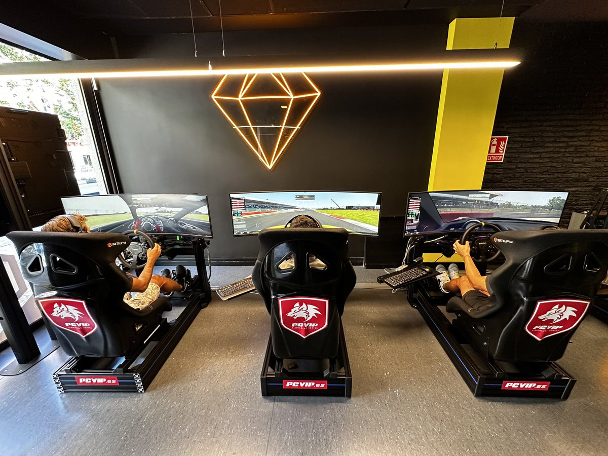 DiamondEC_MAD's tweet photo. ¡El mayor objetivo de Diamond es hacer vivir a nuestros clientes experiencias únicas! 🏎️
¡Ven a vivir la experiencia SimRacing con nosotros! 🚀
#Simufy #SimRacing #Gamer #amigos #iRacing #AssettoCorsa #gamerlife #pcvip https://t.co/S1bGo8LGUz