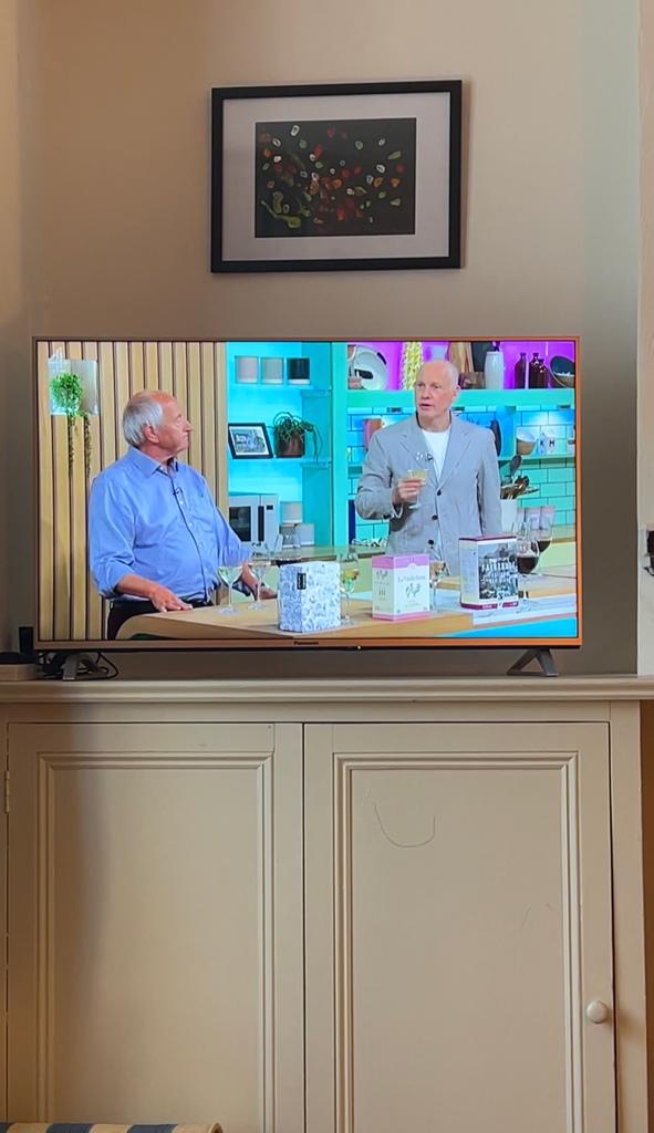 Amazing to see @drinklaylo so well reviewed this morning on @SundayBrunchC4. The Sauvignon Blanc a 'perfect summer wine'!