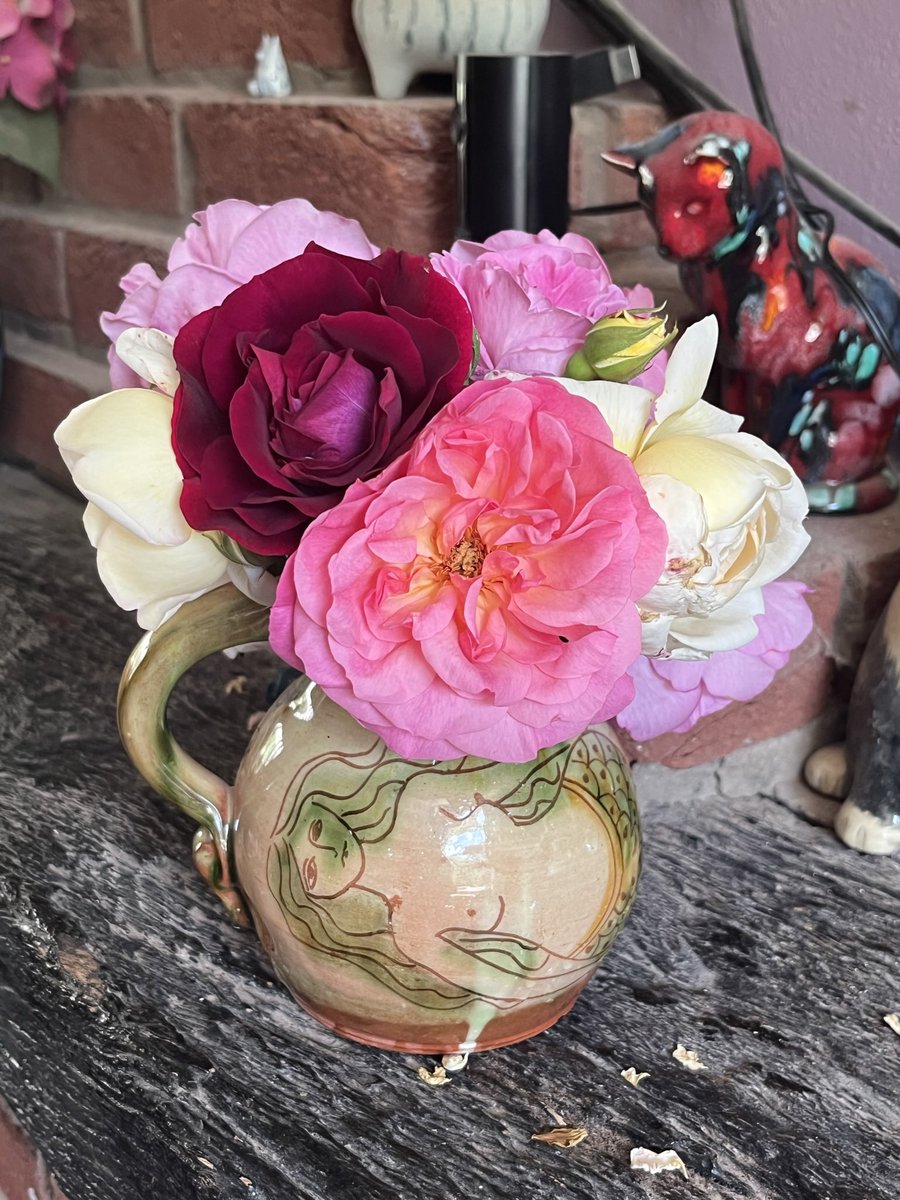 Roses for the lounge #myroses #roses #mygarden #growyourown #cutflowers #favouritevase