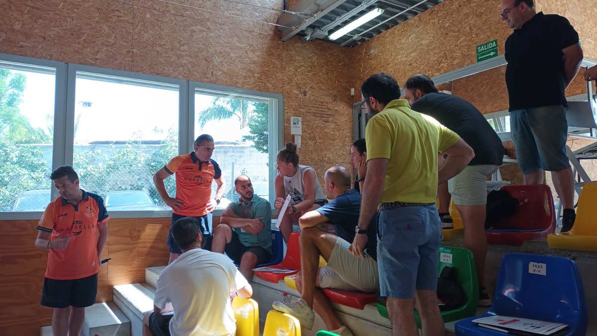 FCScariolo's tweet photo. Seguimos con el Work Group sobre "Ataque en el Poste Bajo" de la mano de Sergio Scariolo. 

Evento deportivo patrocinado por @marcamarbella

#XVClinicFcs #Baloncesto #Formación https://t.co/fRgY585Lj4