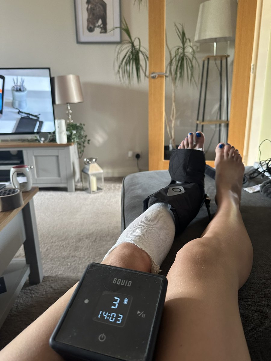 jomason90's tweet photo. Just got the @SquidCompress machine from @SPORTTAPE. It’s been a life saver to help with the swelling after my break and to aid my recovery at home and on the go as the swelling get worse on a night #squidcompression #lifesaver #brokenankle https://t.co/t9Re7ukrXV