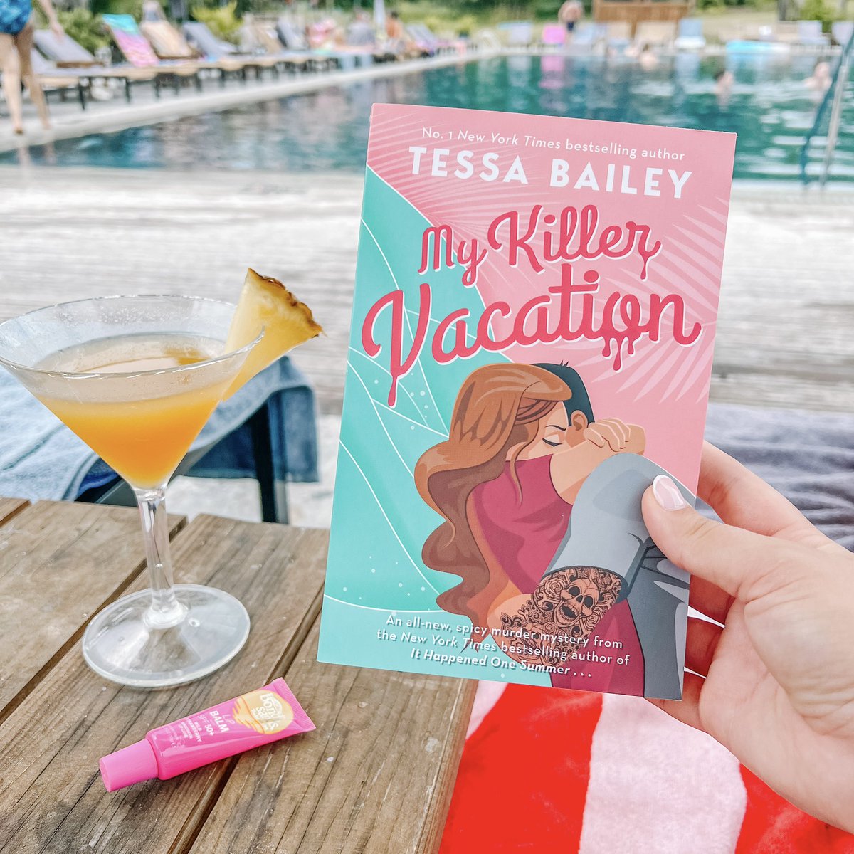 10 days of books and booze ☀️🐚🥥📖

#booktwt #mykillervacation #greece #tessabailey #booktwt #booktwitter #books