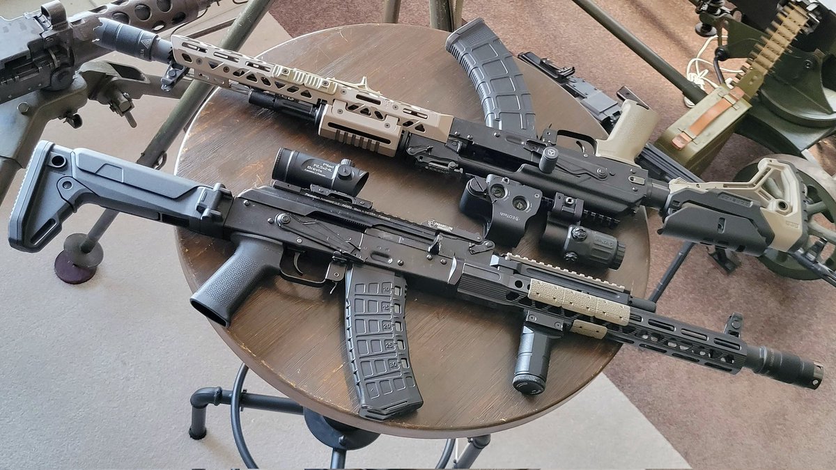 KPYK CRCレプ、セラコートTANカラー。アッパー側面のM-lokスロットが