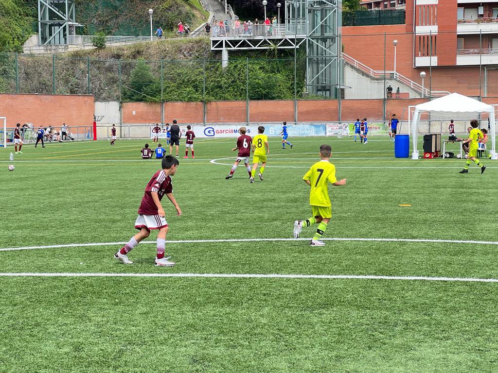 RomoFCoficial's tweet photo. 🏆 TXAPELKETA / TORNEO 🏆

📸 Tras clasificarse ayer para la fase final nuestros dos equipos de 2011 se enfrentan entre ellos en el Memorial #TxusPereda (@indautxu_sd).

📌 También compite hoy el Itzubaltzeta 2012 tras finalizar invicto la previa.

#Romo #cantera #GetxoKirolak https://t.co/krt8QPVVxR