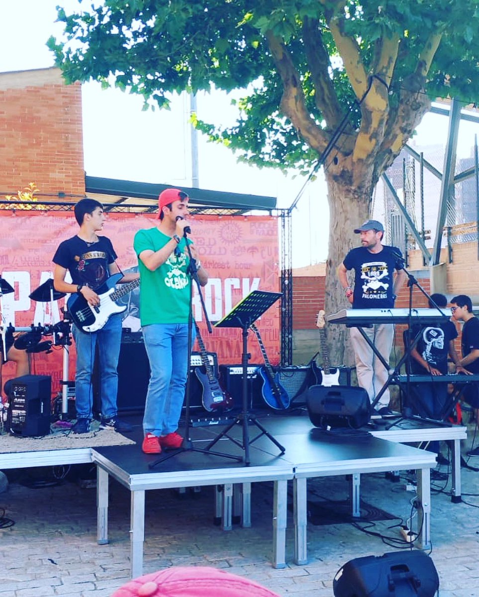 ClubPalomeras's tweet photo. PALOROCK 2023!!! Rock&amp;Roll de la mano de @RLarrocha y sus secuaces!! Los chicos del club nos deleitaron con grandes éxitos!! https://t.co/iexH7GOZ8c